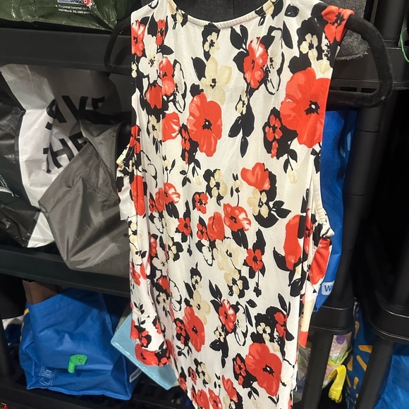 Denver Hayes Floral Sleeveless Blouse - Red, Black, and White - Picture 3 of 4